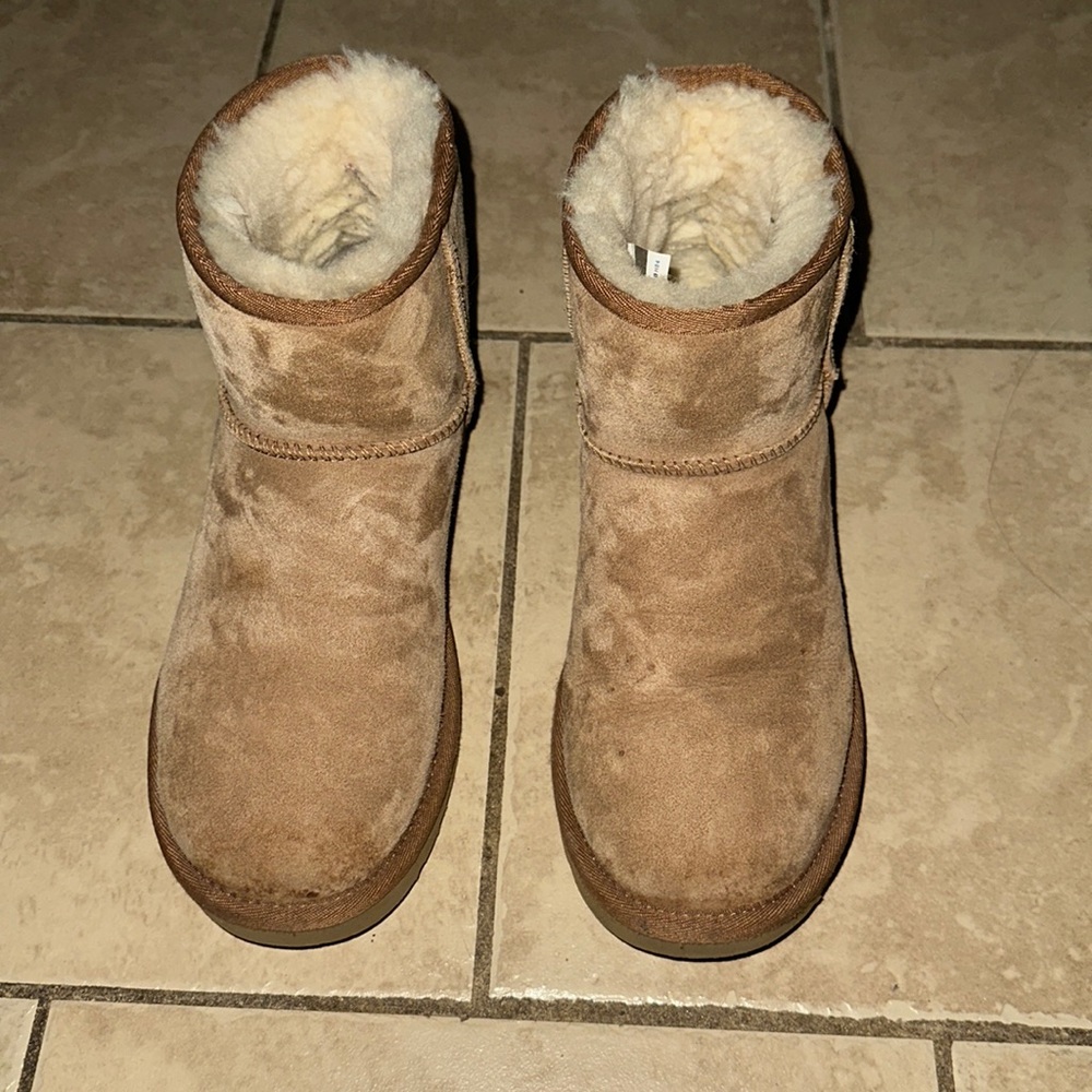 UGGS